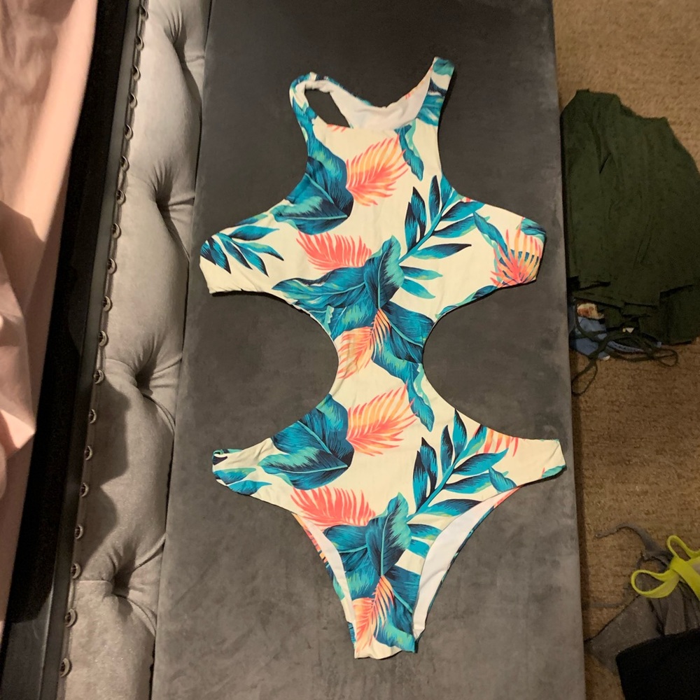 Rip curl cut out one piece swimsuit